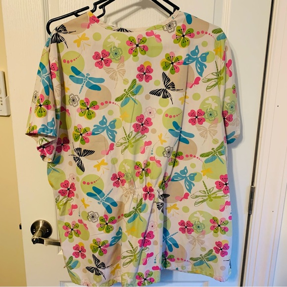 SB Scrubs Woman’s Size XL Set Butterfly and Flower Print Top Blue Pant - Picture 3 of 6